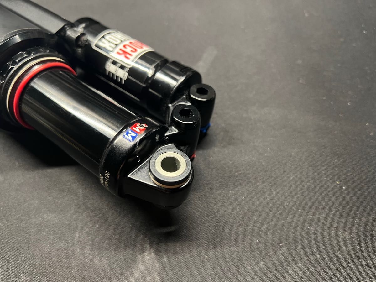 ロックショックス ROCK SHOX Vivid Air R2C 200X57 低走行品 ロックショックス ROCK SHOX Vivid Air R2C 200X57 低走行品