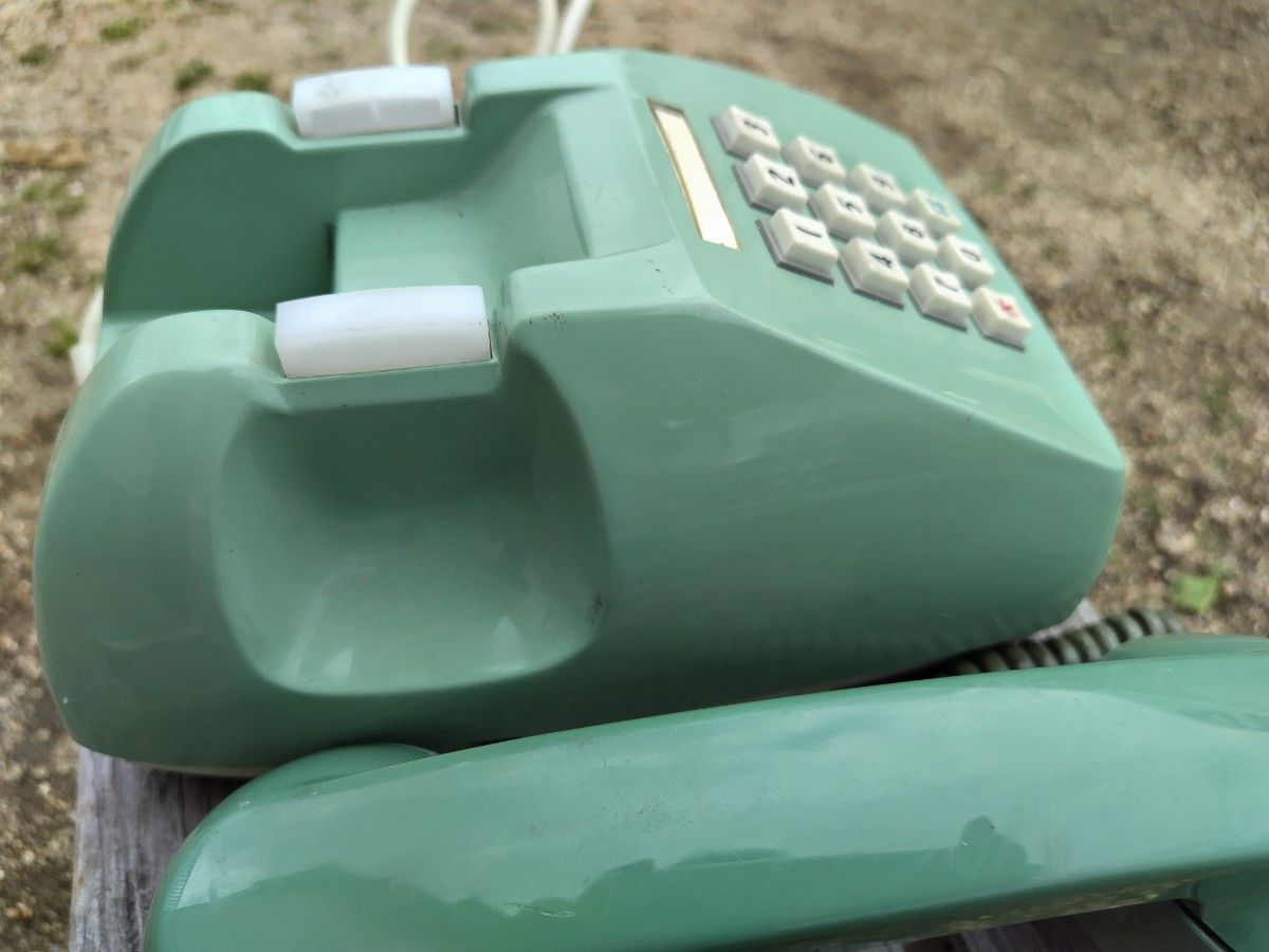 昭和レトロ 日本電電公社 プッシュホン 電話機 グリーン系 600-P 　　８２年７月製造