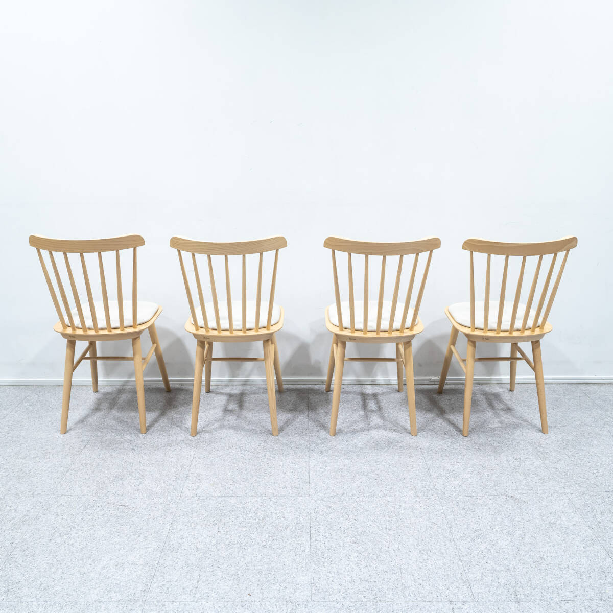 【展示品】TON トン Ironica Chair アイロニカチェア ダイニングチェア 4脚セット ファブリック 定価10万_画像4