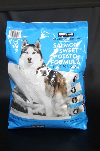 新品 KIRKLAND カークランド ドッグフード 成犬 子犬 用 15.87kg サーモン ポテト グレインフリー コストコの画像1