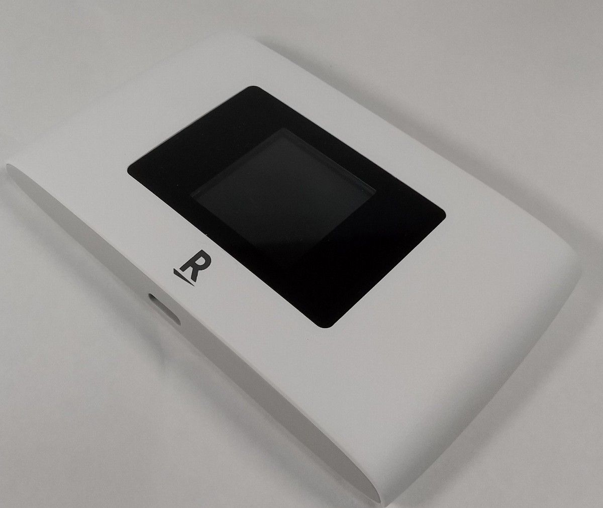 Rakuten WiFi Pocket 2C ZR03M モバイルルーター 楽天 ポケットWi-Fi ホワイト ほぼ未使用 