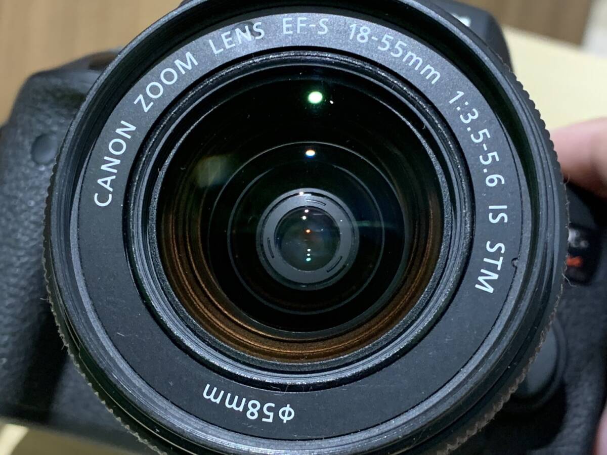 12483】Canon キャノン デジタル一眼レフカメラ EOS Kiss X8i ボディ + EF-S18-55mm F3.5-5.6 IS STM レンズ/バッテリー セット ジャンク_画像5