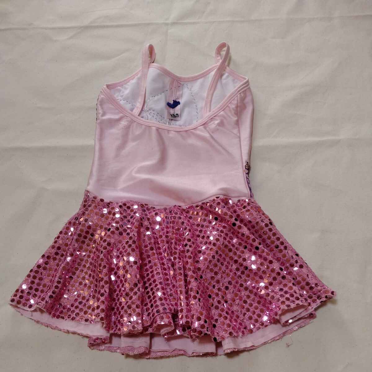 レオタード　スカート付　サイズ130 　バレエ　スパンコール　女の子　キャミドレス　ダンス　 光沢系 ピンク_画像3