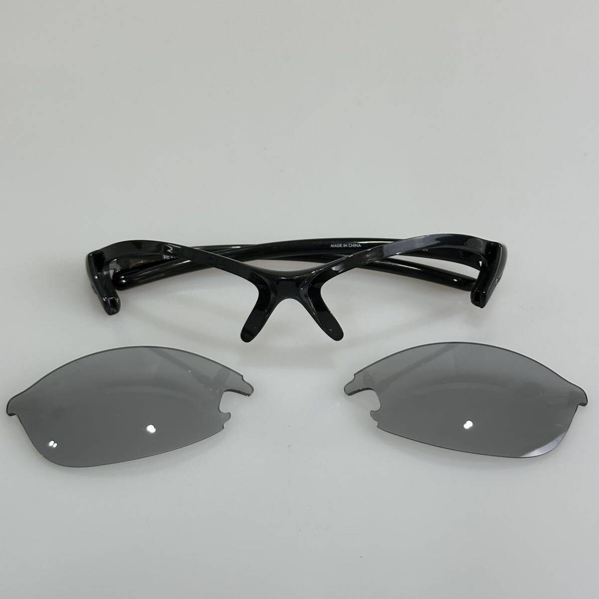 NIKE REVIVE EV0296-001 черный × серый спортивные солнцезащитные очки 