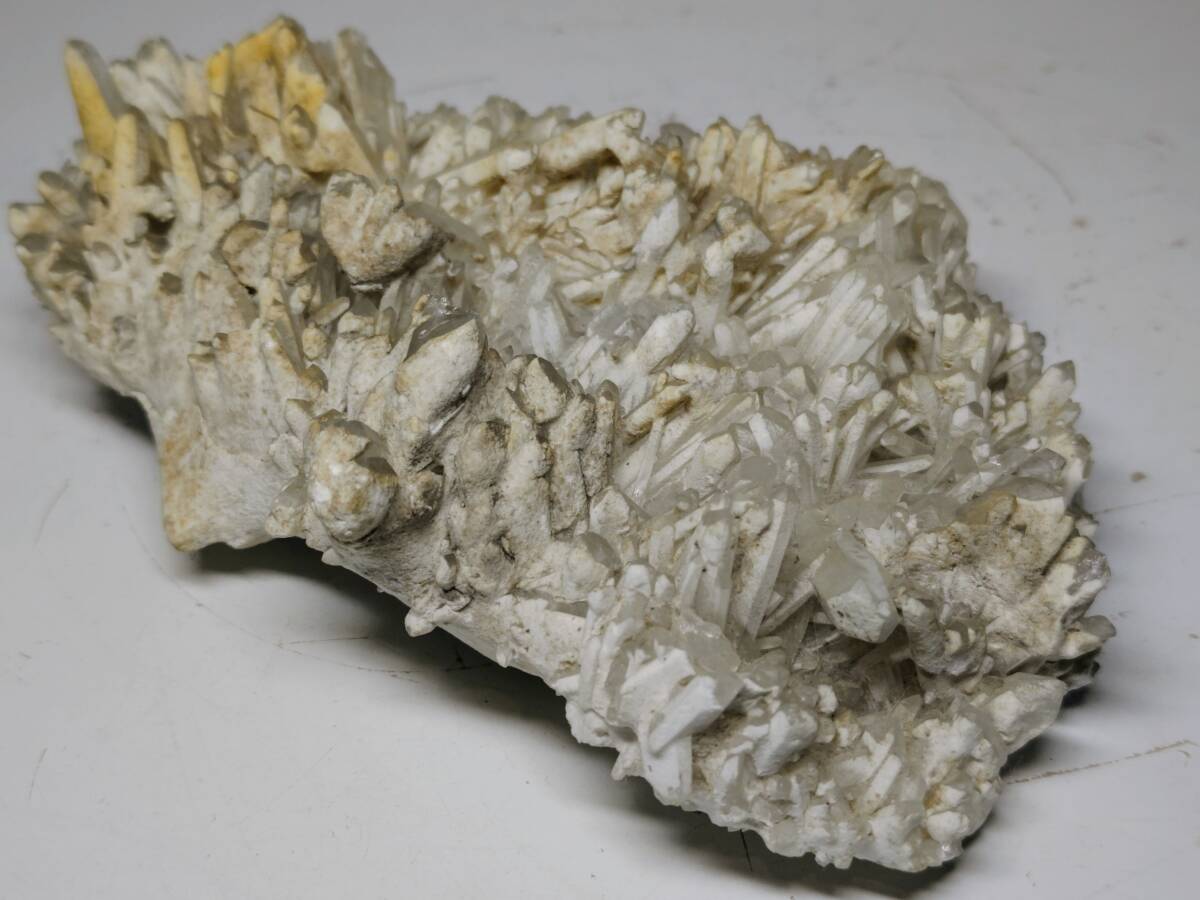 【 水晶 】1.1kg クォーツクラスター 原石 鑑賞石 自然石 天然石 水石 鉱物 鉱石 インテリア 置物 