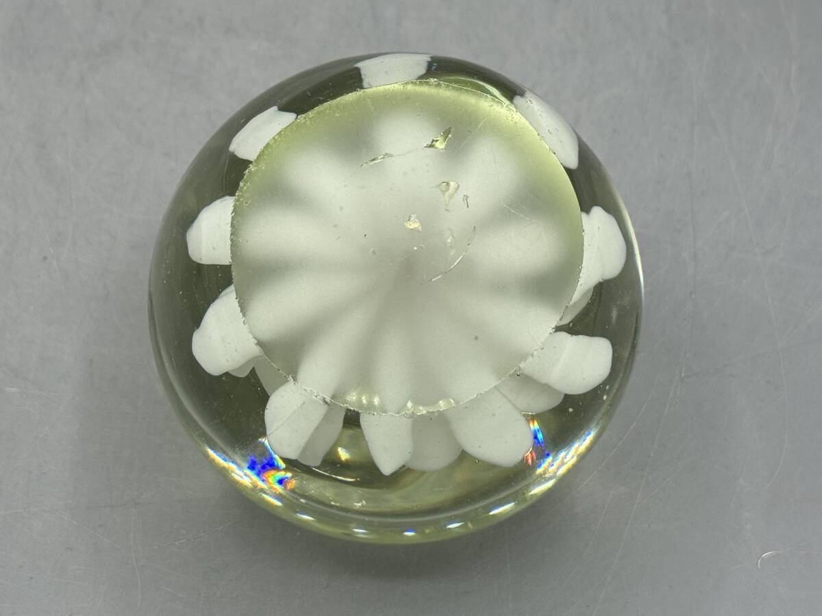  Britain white flower flower paperweight weight 