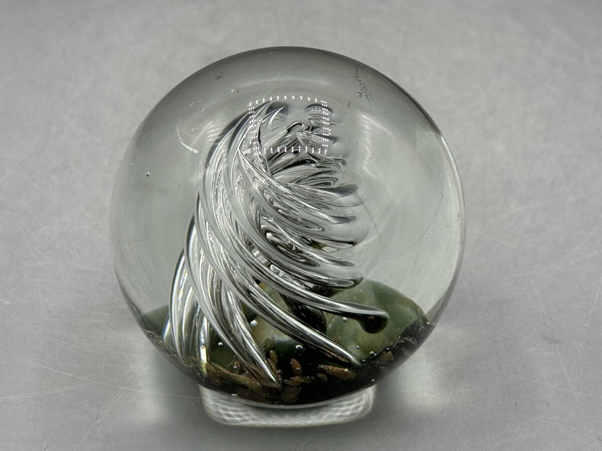  Britain ... paperweight weight 