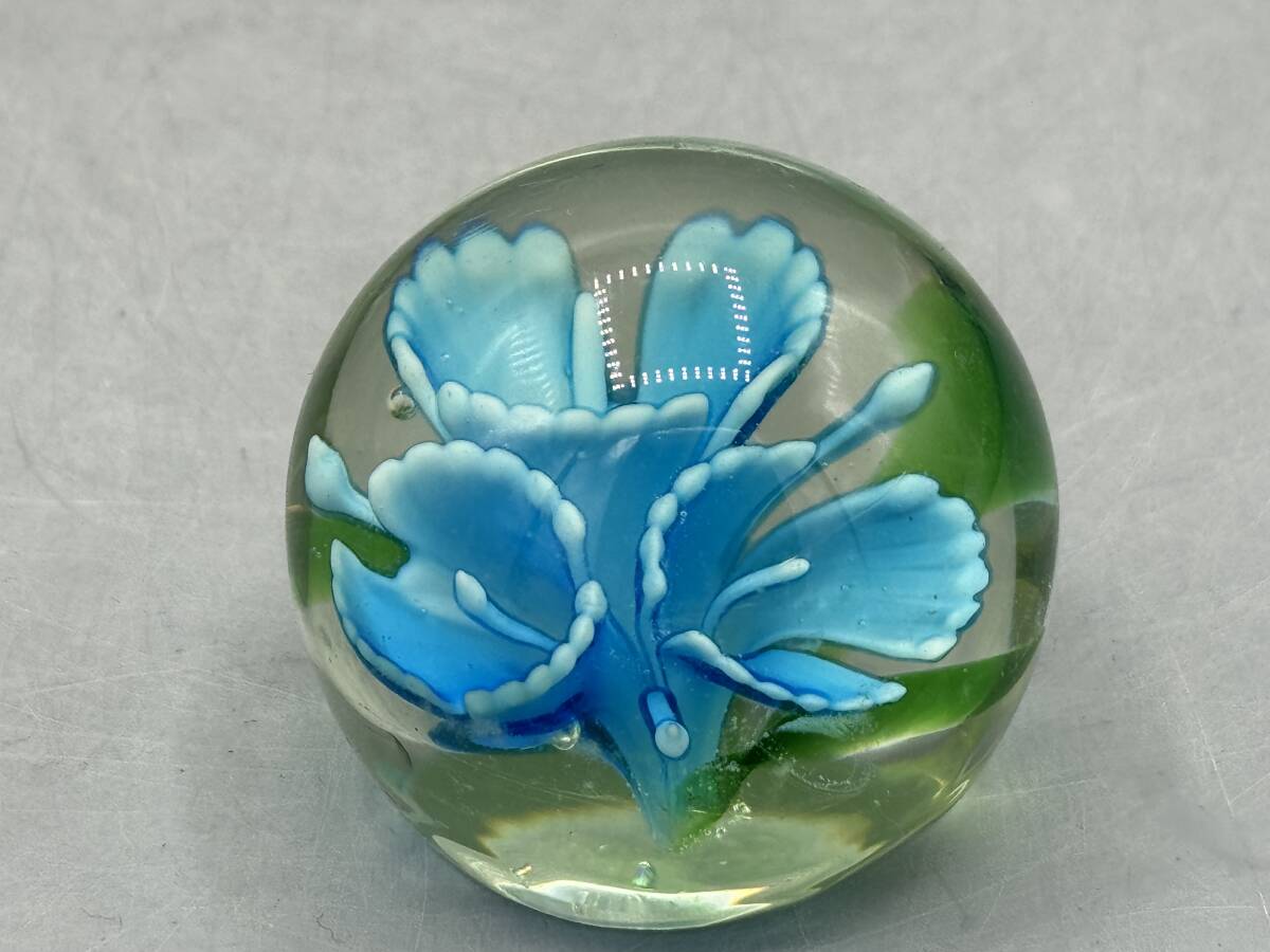  Britain light blue flower paperweight weight 