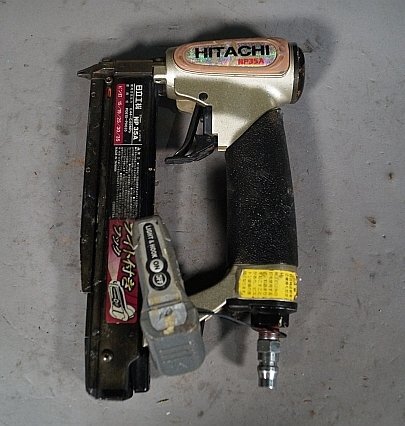 ◎ HITACHI ヒタチ 日立工機 35mm 常圧 ピン釘打機 ※ジャンク品 NP35A_画像1