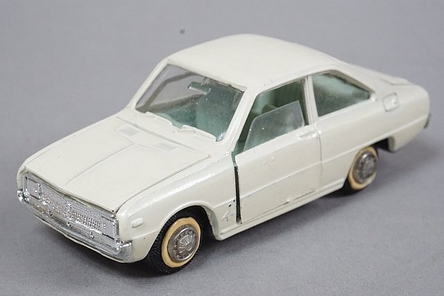 Diapet Diapet Yonezawa игрушки 1/40 Mazda Mazda Familia Familia роторный купе белый сделано в Японии No.173
