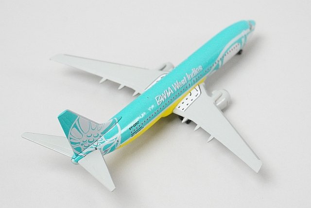 ★ DRAGON ドラゴン 1/400 B737-800 BWIA 西インド諸島航空 9Y-GND 55999_画像2