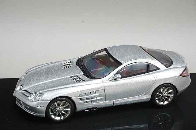 AUTOart オートアート 1/43 Mercedes Benz メルセデスベンツ SLR マクラーレン シルバー 56121_画像1