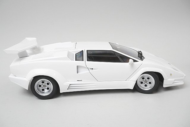 AUTOart オートアート 1/18 Lamborghini ランボルギーニ Countach カウンタック ホワイト ※本体のみ_画像3