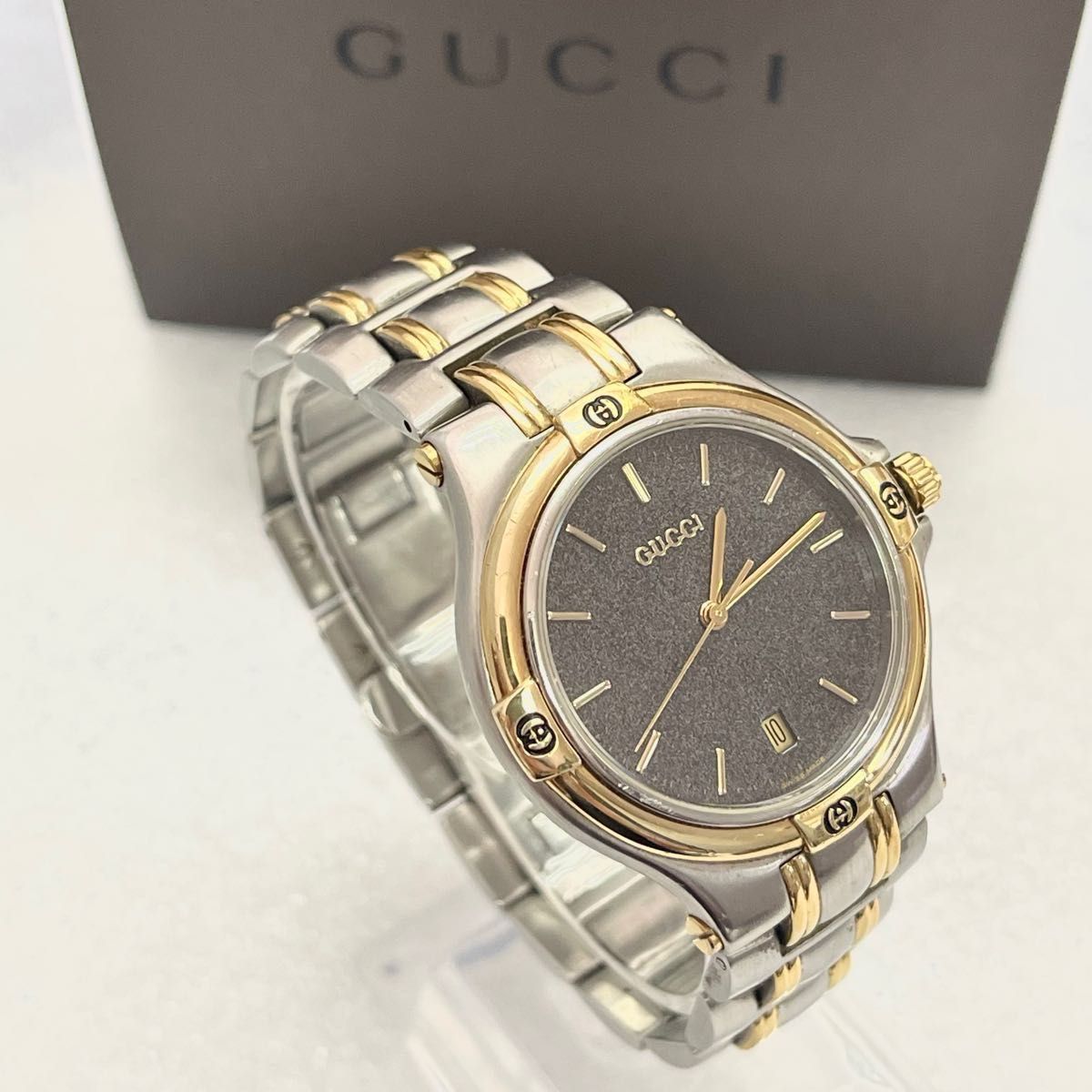 稼働　美品　GUCCI 9040m 腕時計　メンズ　グッチ　時計　コンビ　ブラック　デイト　チャコール　ハイブランド　時計