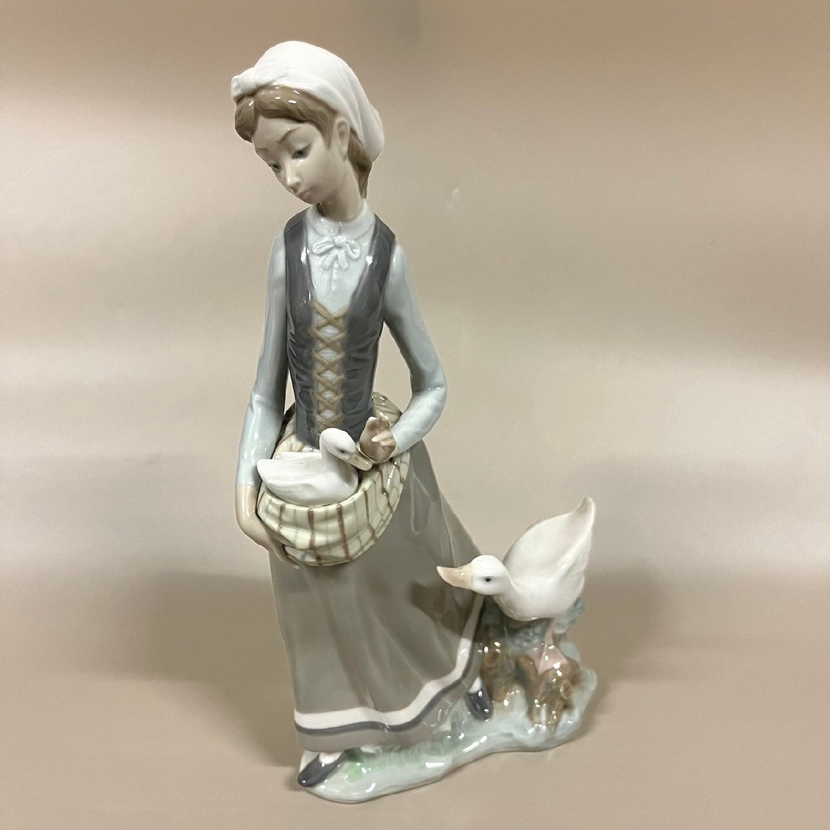 LLADRO リヤドロ ガチョウと少女 4815 陶器人形 フィギュリン 置物 オブジェ インテリア　051110w/T19（80）_画像1