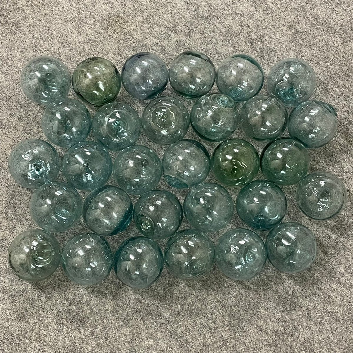 浮き球 ガラス玉 吹きガラス 気泡 昭和レトロ 漁業 古民具 30個セット 直径約9㎝前後 051501K/N6,7_画像1