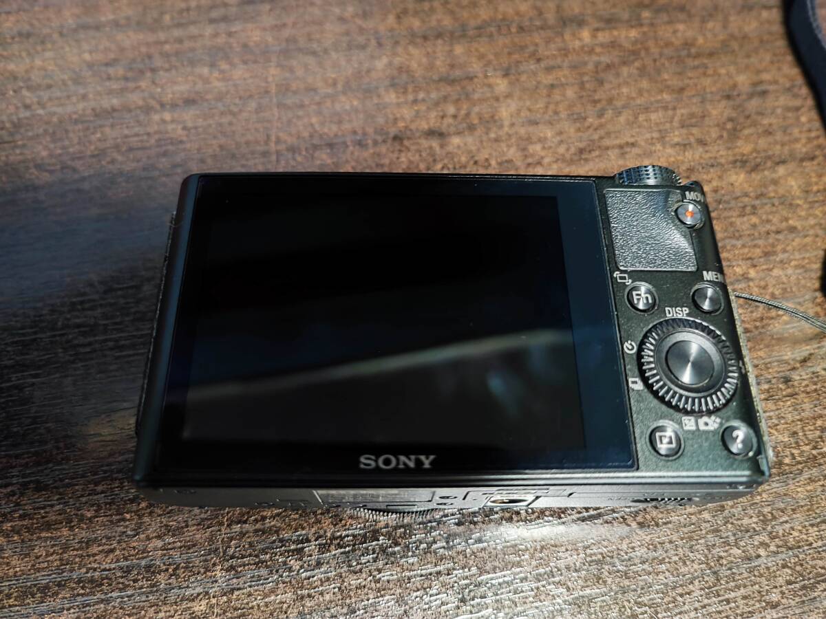 DSC-RX100　ソニー　デジタルカメラ　F1.8大口径ツァイス「バリオ・ゾナーT*」レンズ_画像9