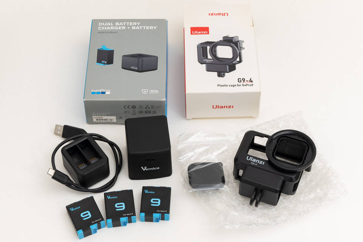 【中古】ゴープロ GoPro HERO9 BLACK 黒 本体 他一式 おまけ多数 純正デュアルバッテリーチャージャー Ulanzi 予備バッテリー MAX LENS MOD_画像2