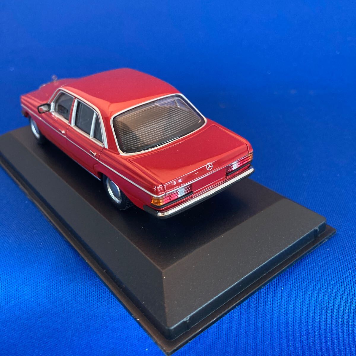 ミニチャンプス MAXICHAMPS 940032200 1/43 メルセデス ベンツ 230E (W123) 1982 レッド_画像7