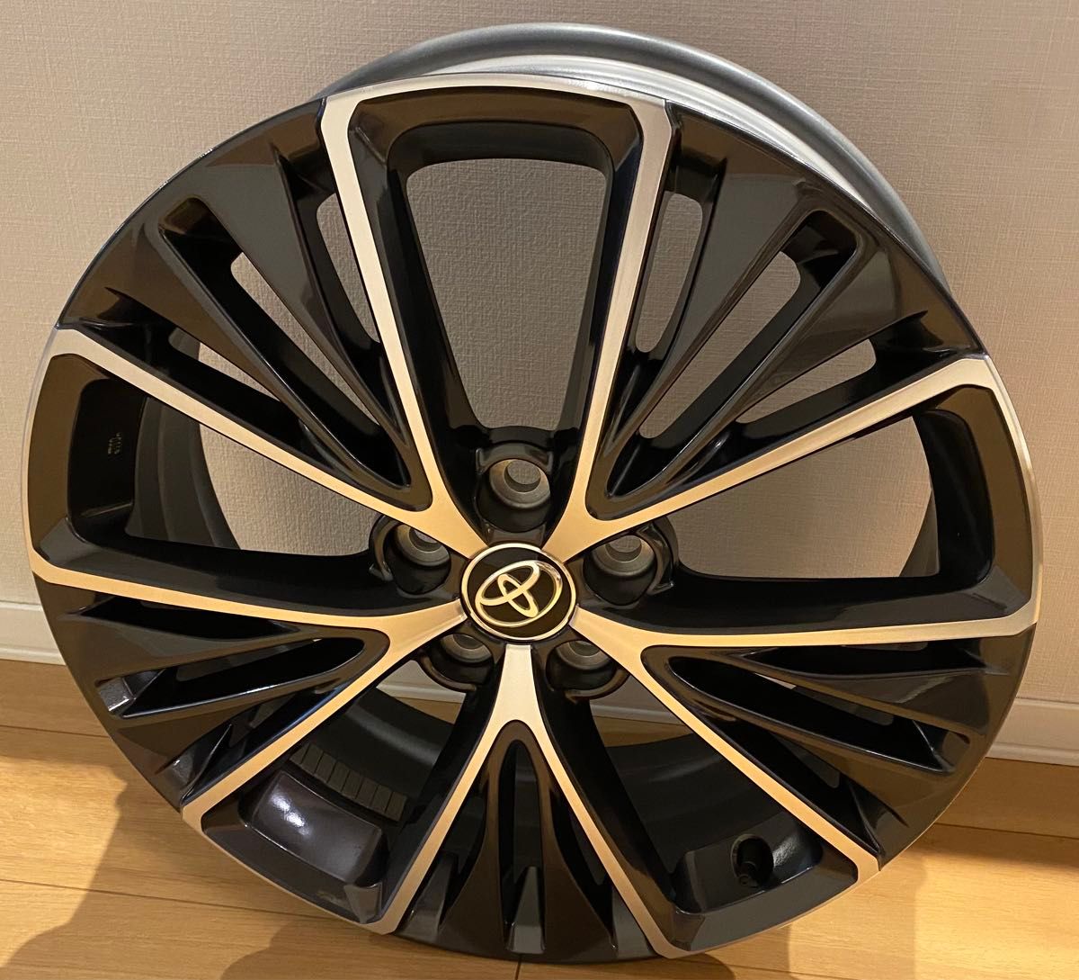 新車外し トヨタ 60系 プリウス 純正 ホイール1本 19インチ 新車外し トヨタ 60系 プリウス 純正 ホイール1本 19インチ