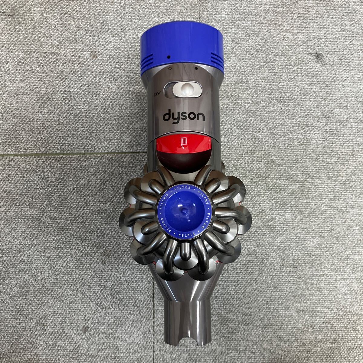 &【売り切り】Dyson ダイソン V7 Fluffy コードレス掃除機 SV11 電池充電機付属 動作確認済み 生活家電 _画像2