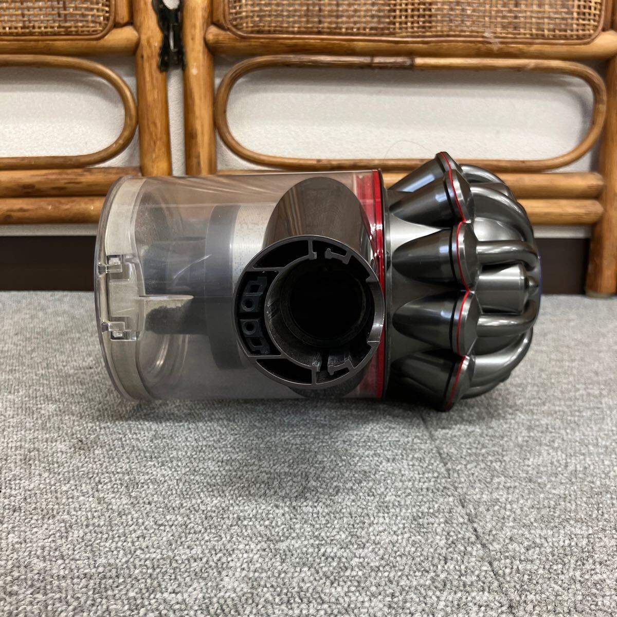 &【売り切り】Dyson ダイソン V7 Fluffy コードレス掃除機 SV11 電池充電機付属 動作確認済み 生活家電 _画像7