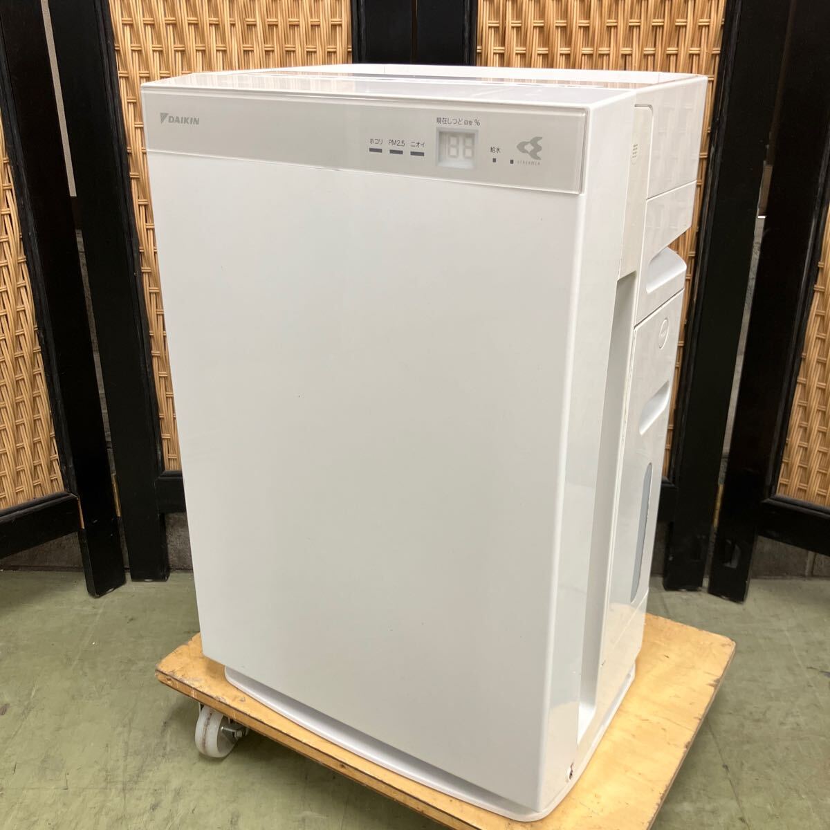 &【売り切り】DAIKIN ダイキン STREAMER ストリーマー 空気清浄機 MCK70U-W ホワイト 適用畳数31畳 動作確認済み_画像1