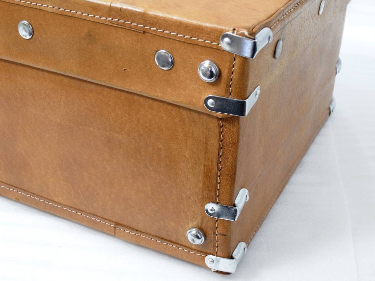 8* antique style leather made 60 centimeter travel suitcase 