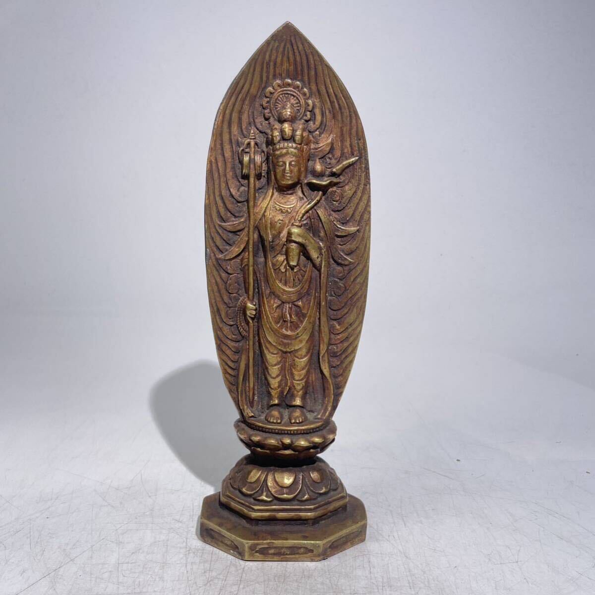 時代　観音菩薩像　置物　銅製　　/　時代物　仏教美術　銅　古銅　仏像　観音像　仏像彫刻　細密　古置物　.2076_画像1