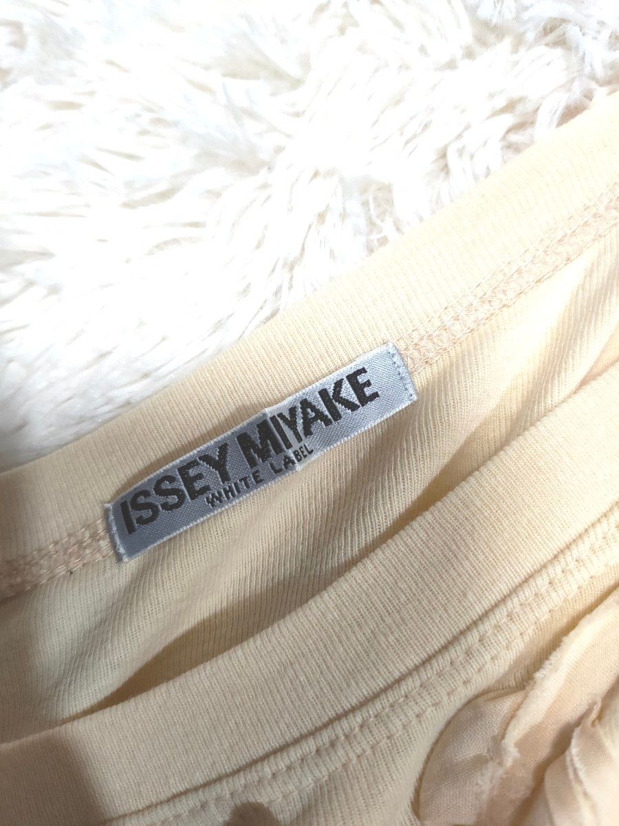 ISSEY MIYAKE イッセイミヤケ　半袖カットソー　Tシャツ サイズ2（M） 半袖Tシャツ クリーム系　ライトベージュ系