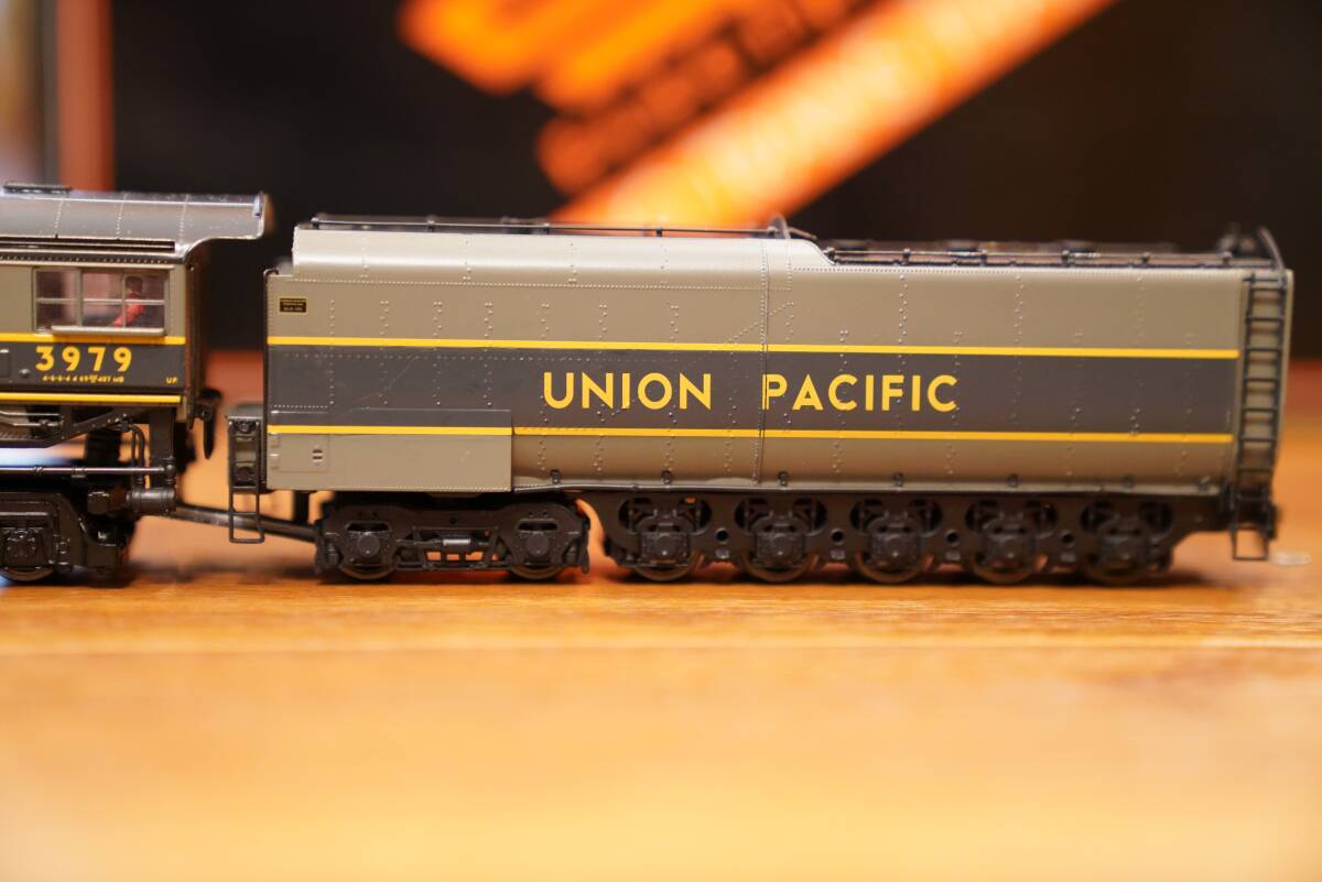 【1866】MTH HO Trains #80-3201-1 4-6-6-4 Challenger Union Pacific #3979 グレイハウンド DCCサウンド (発煙機能搭載)の画像3