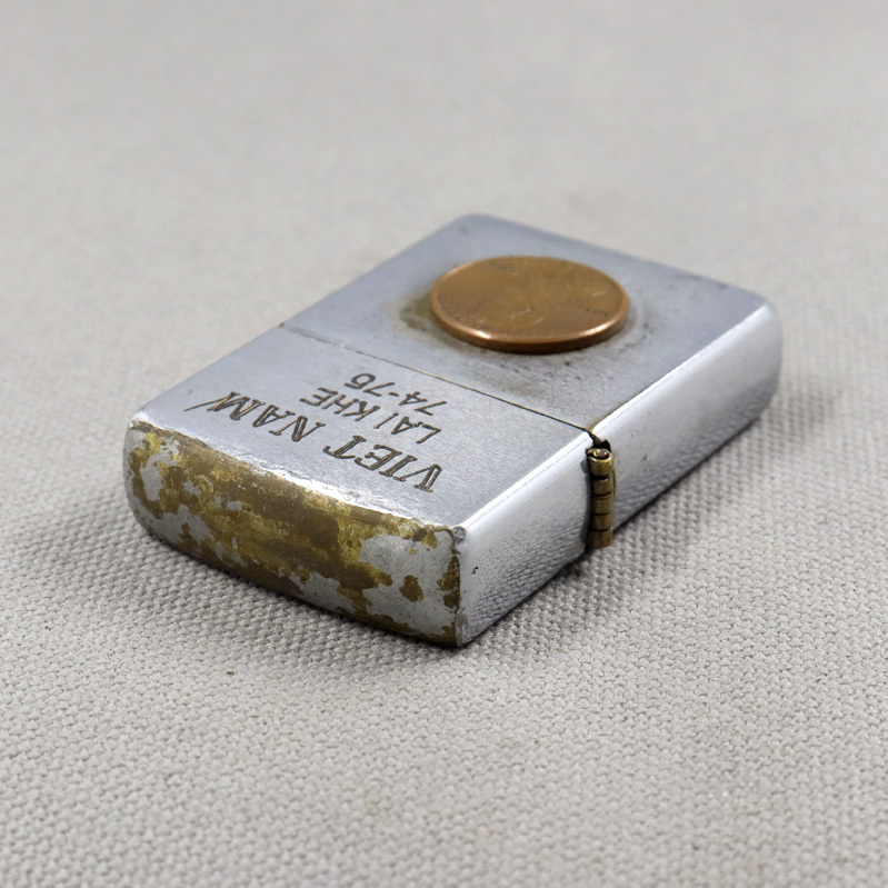 【1円〜／希少モデル】ベトナムジッポー VIETNAM ZIPPO オイルライター 1974年製 スヌーピー・パイロット・アメリカ1セント硬貨／（509I）の画像3