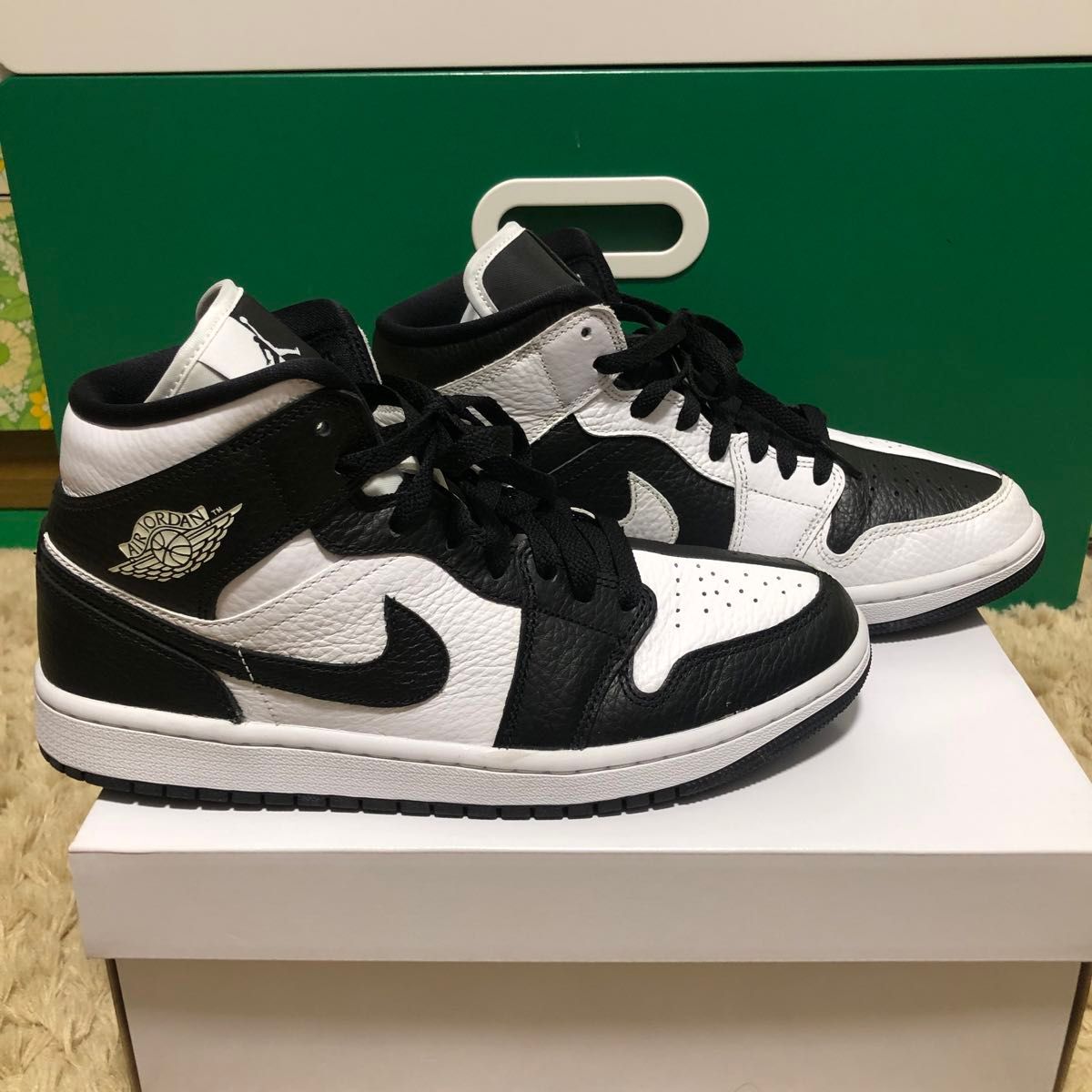 NIKE WMNS Air Jordan 1 Mid SE DR0501-101 エアジョーダン1 ホワイト ブラック パンダ