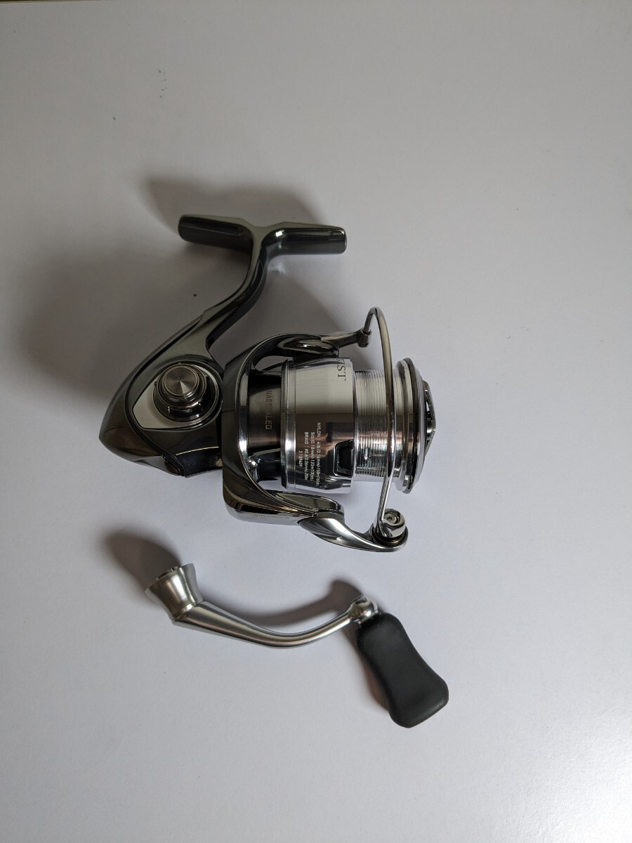 【超美品】ダイワ DAIWA 22 イグジスト EXIST LT2500 S-H 付属品完備 オーナー登録未登録