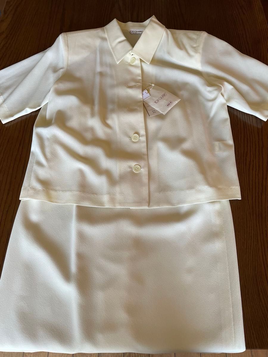 レディースセットアップ　夏のスーツ　オフホワイト　Mサイズ　日本製未使用品