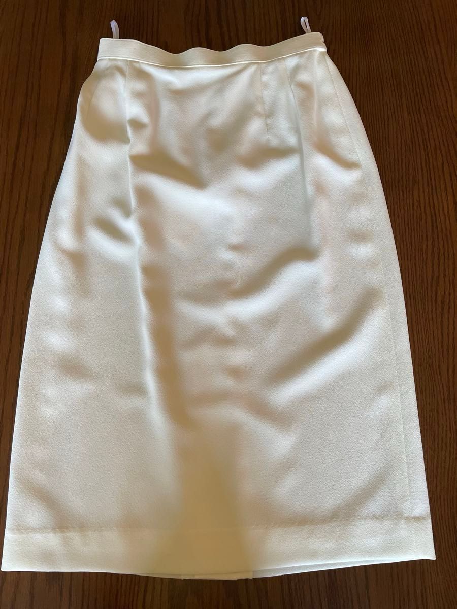 レディースセットアップ　夏のスーツ　オフホワイト　Mサイズ　日本製未使用品