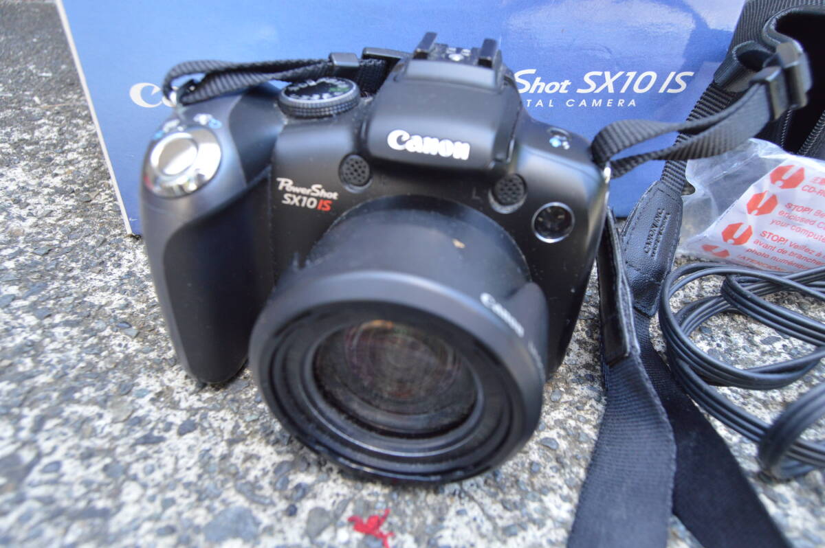 ジャンク品 動作未確認 Canon キヤノン PowerShot SX10 IS コンパクトデジタルカメラ _画像2