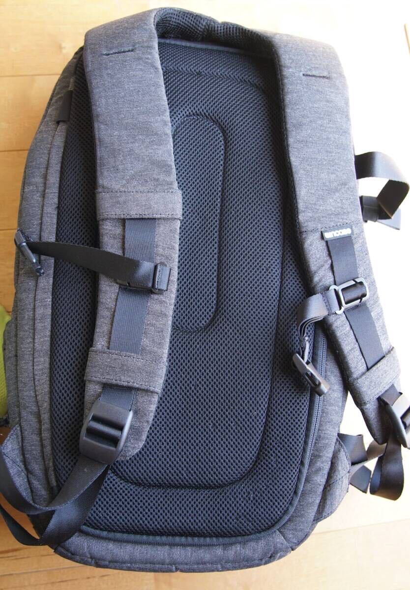 [ used ]2012 year made INCASE DSLR PRO PACK in case camera back Apple official recognition 