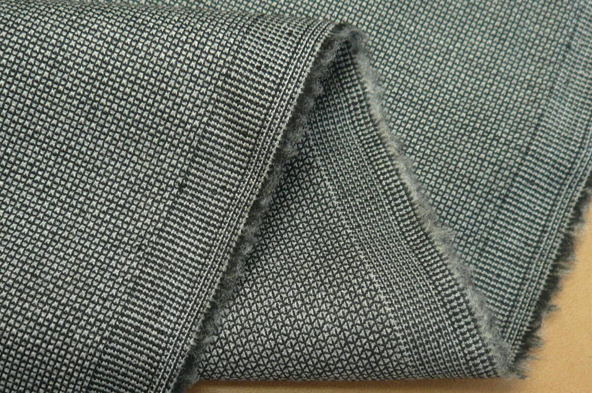 ｃ156・ヴァージンウール100%・グレー系3m・霜降・梳毛・織柄・微光沢・微張・イタリア製・スーツ・スカート・ワンピース_画像2