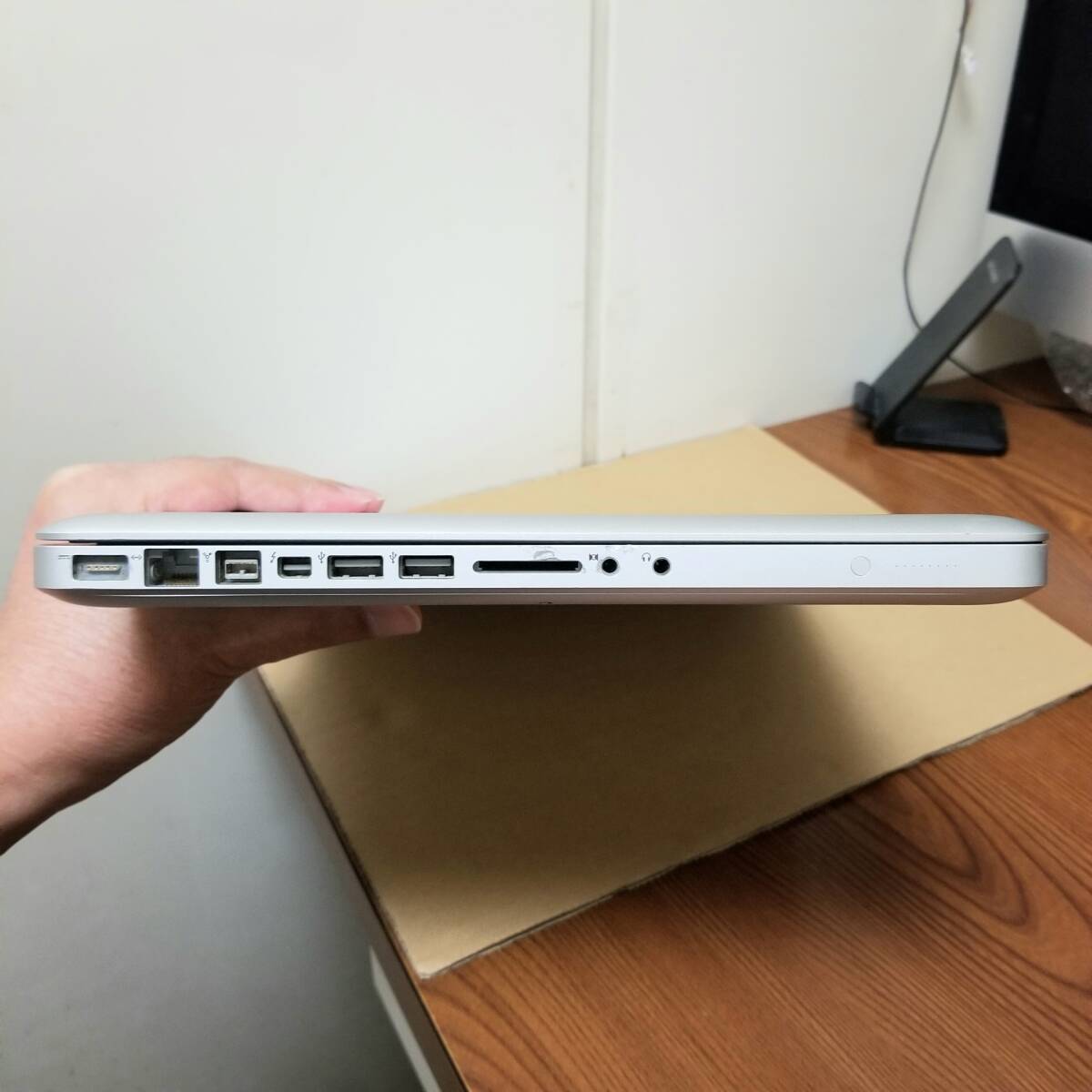 Macbook Pro 15インチ Early 2011 起動しますがジャンクです。_画像6