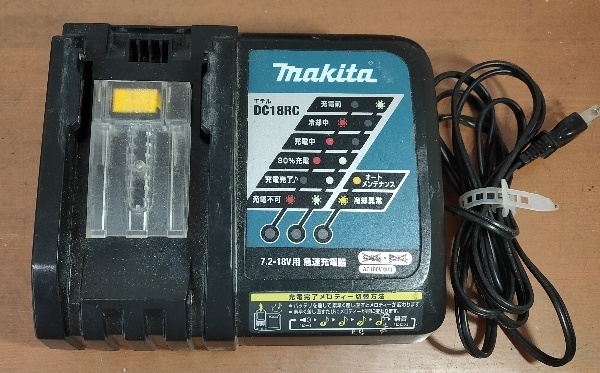 マキタ 充電式インパクトドライバ (バッテリー・充電器) ホワイト TD138DRFXW 動作確認済み オーバーホール済み バッテリー充電71回・74回_画像8