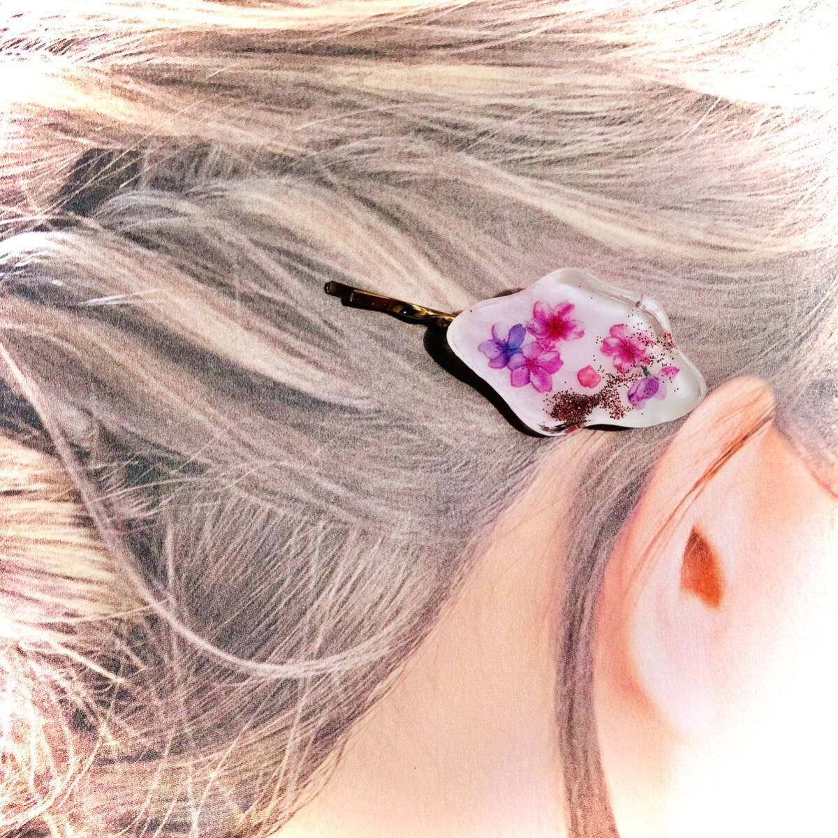 ☆桜のヘアピン☆ 白 桃色 ホワイト ピンク 髪飾り ハンドメイド アクセサリー 普段使い　サマー 夏 かわいい レジン 1点もの 和柄 和風_画像3