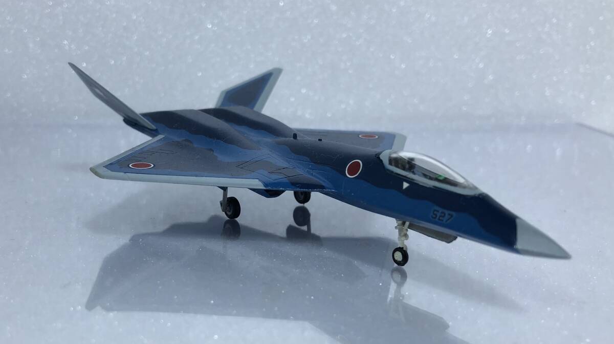 ■完成品 1/144 YF-23 仮想 航空自衛隊 第301飛行隊 洋上迷彩塗装 ♯ トランペッター_画像3