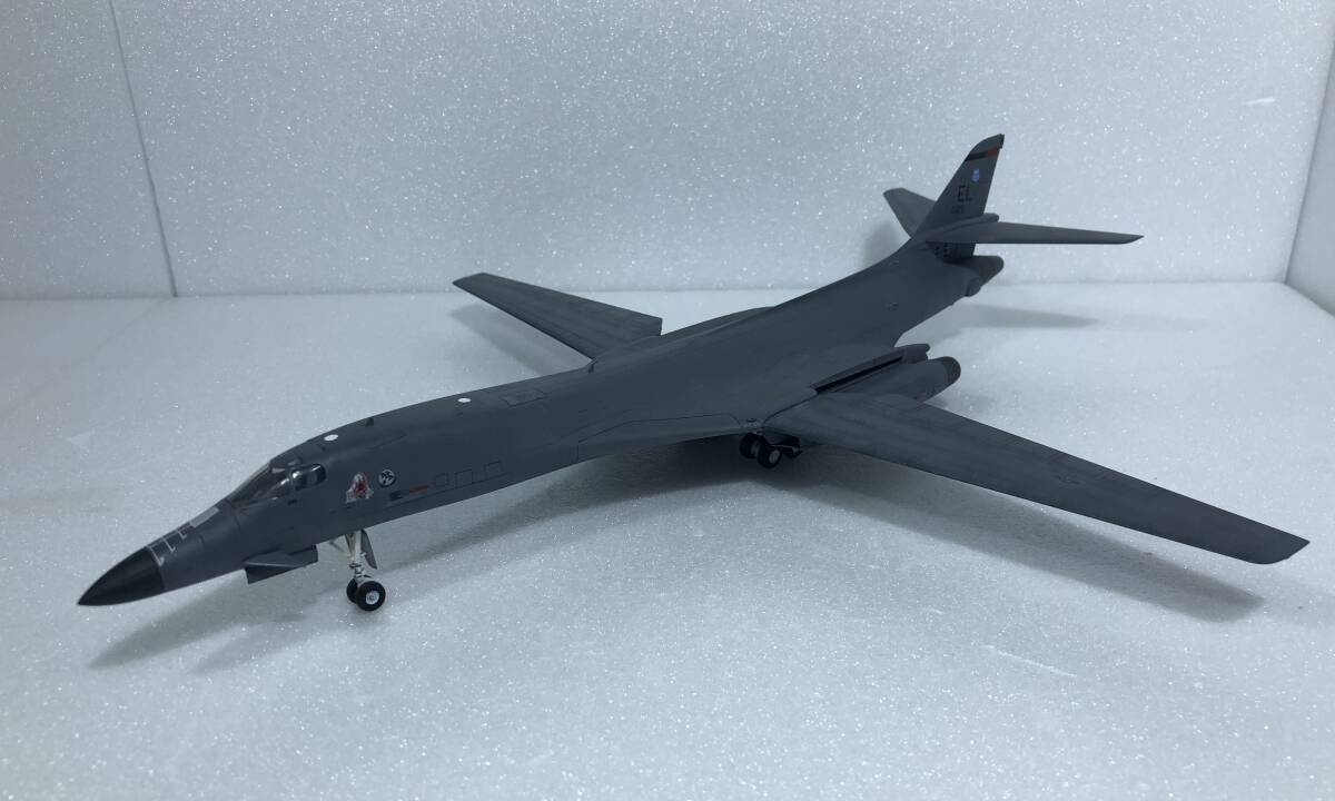 ■完成品 1/144 アメリカ空軍 ロックウェル B-1B ランサー 可変翼超音速戦略爆撃機_画像5