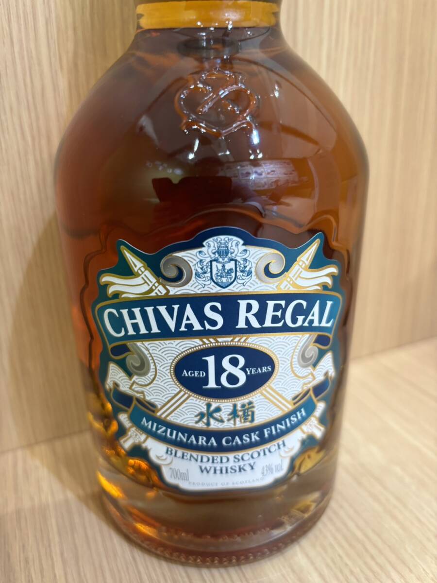 【APS 9085】1円～ CHIVAS REGAL シーバス リーガル 18年 水楢 ミズナラ カスク フィニッシュ ウイスキー 700ml 未開栓 現状品_画像2