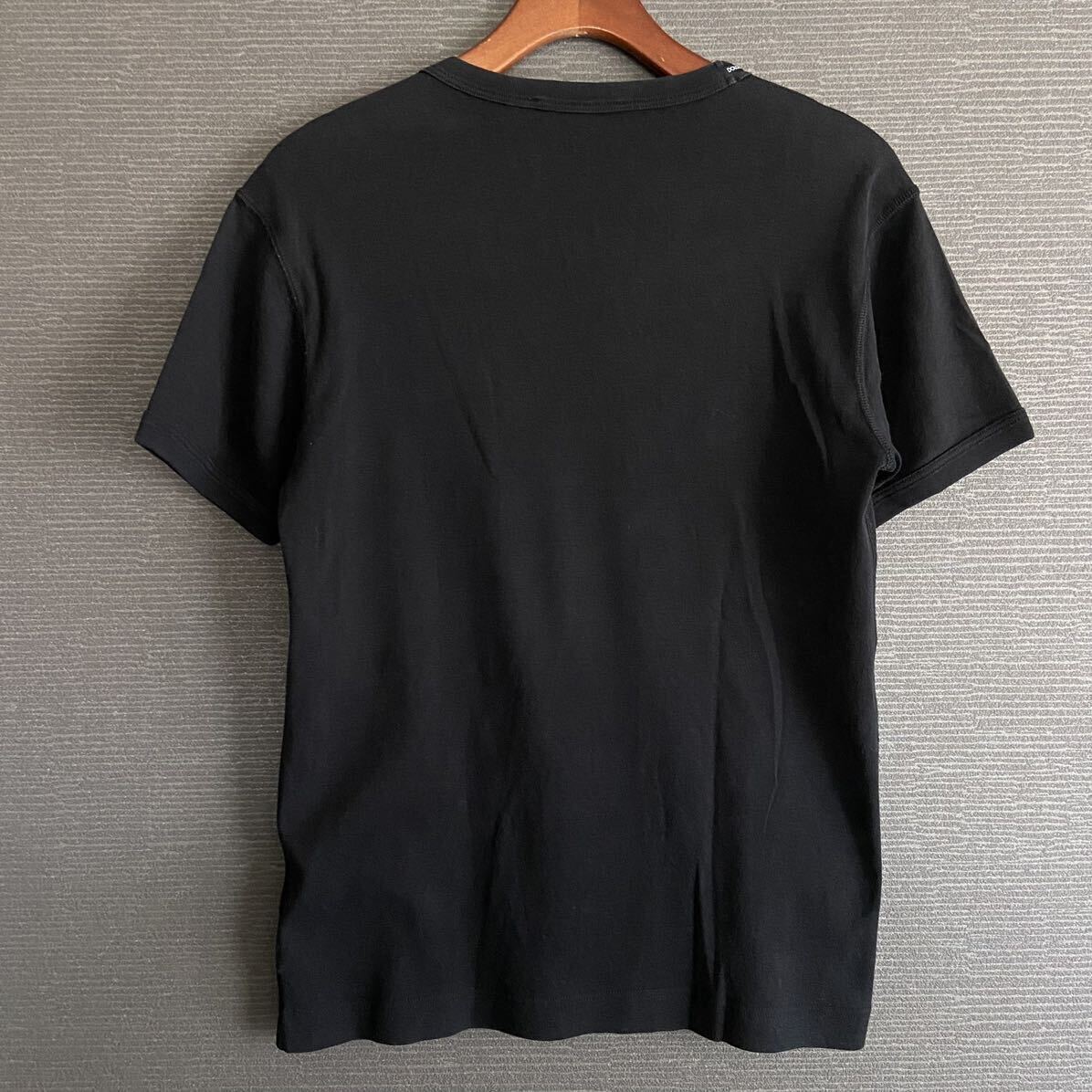 定番 イタリア製 DOLCE&GABBANA ドルチェ&ガッバーナ 襟ロゴパッチ Vネック 半袖 Tシャツ 44(S相当) ブラック ストレッチ トップス メンズの画像3