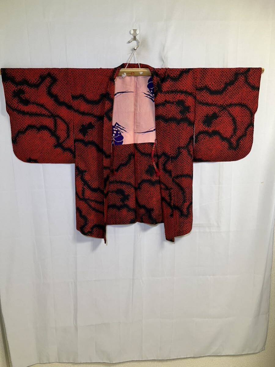 羽織り　正絹　赤模様　紐付き　黒色地　着物　和服　和装　着物コーデ　リメイク　衣装　百貨店　高級_画像3