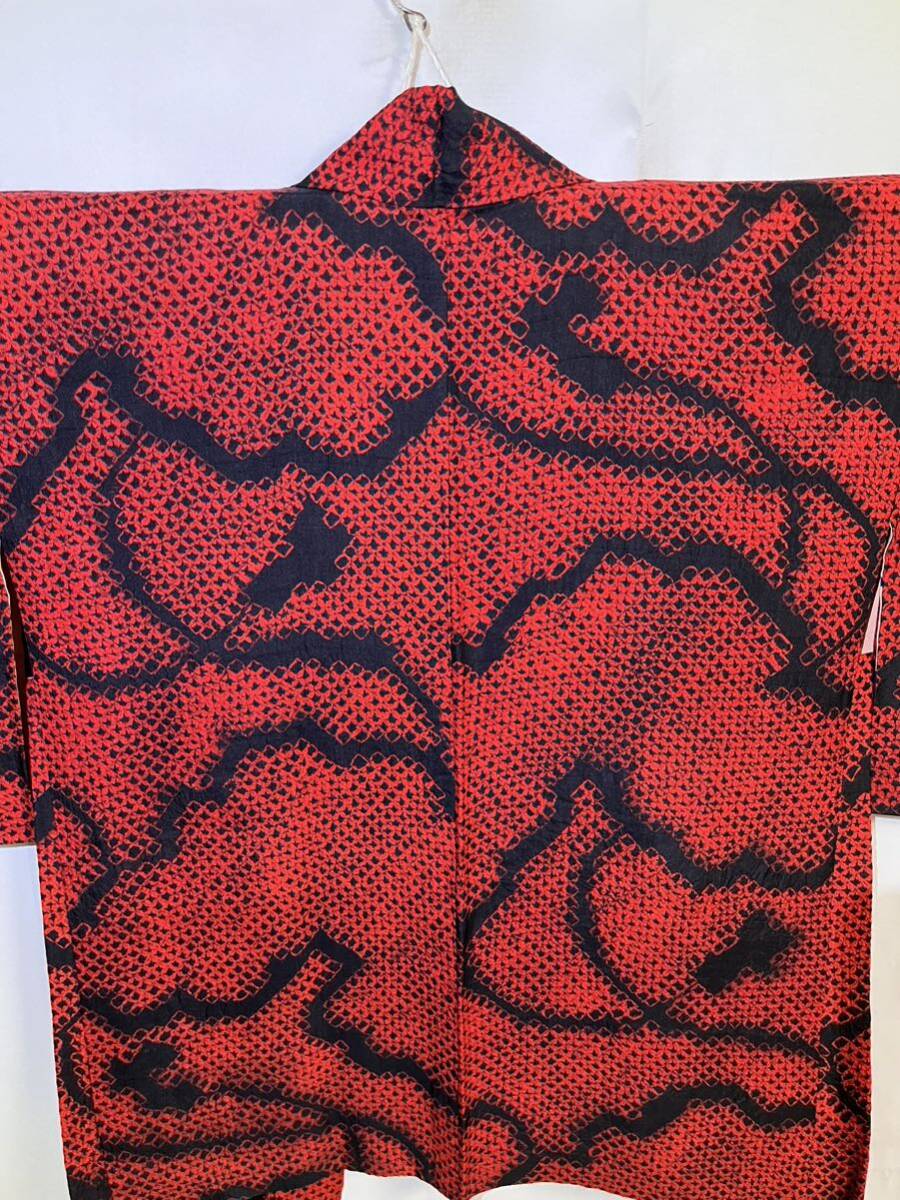 羽織り　正絹　赤模様　紐付き　黒色地　着物　和服　和装　着物コーデ　リメイク　衣装　百貨店　高級_画像10