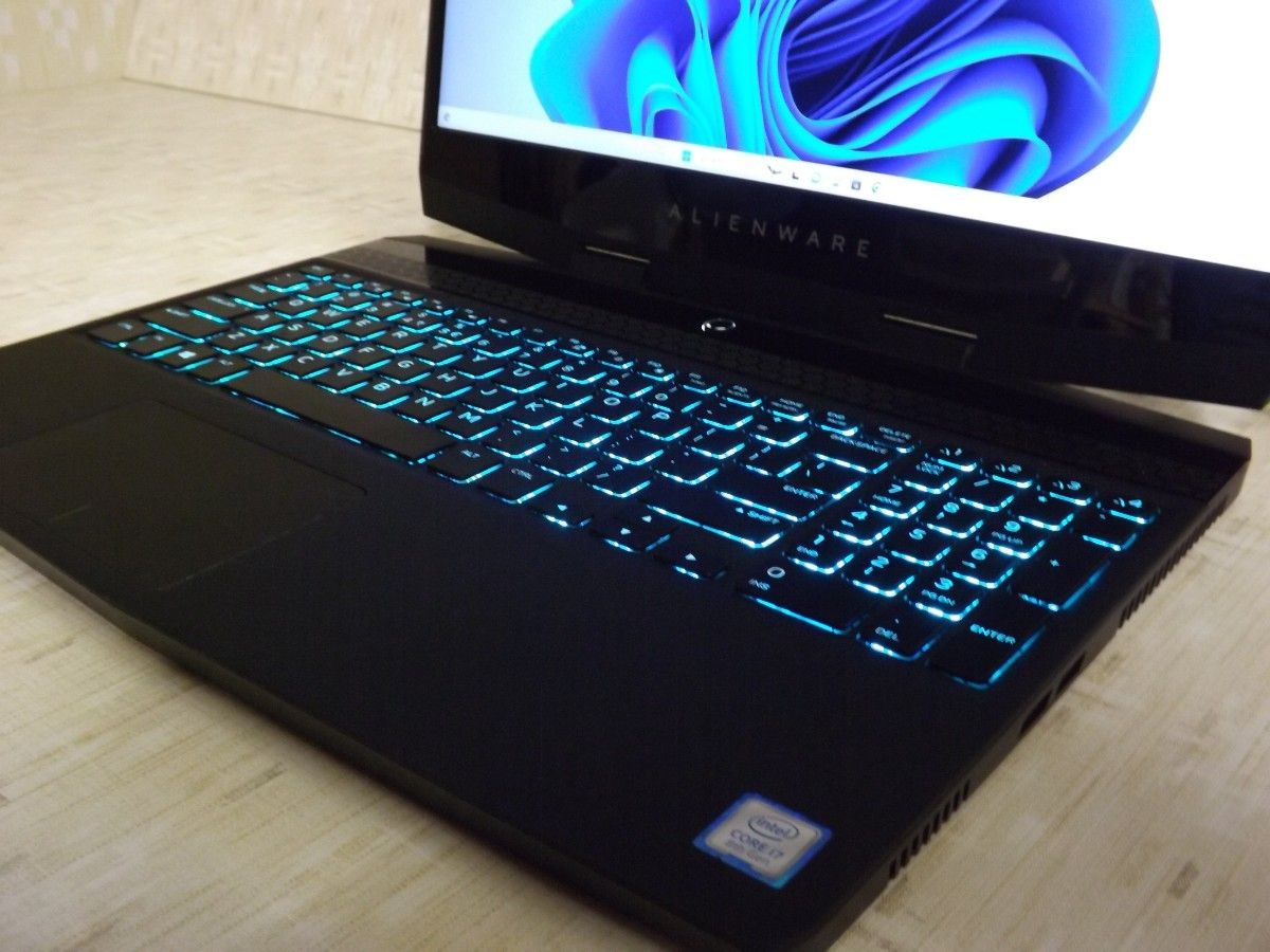 【ジャンク扱い】DELL Alienware M15 (Core i7 8750H/8GB/SSD256GB/GTX1060)