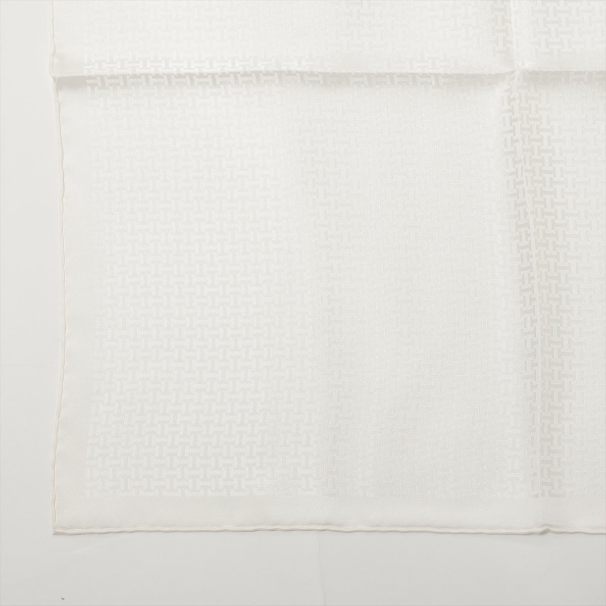 ■未使用■エルメス■タグ付■カレ 45 スカーフ H ロゴ シルク 100％ 絹 ホワイト ストール アパレル 婦人 レディース EEE P16-4_画像5